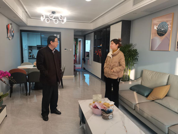 公司領(lǐng)導(dǎo)開(kāi)展節(jié)前慰問(wèn) 公司領(lǐng)導(dǎo)開(kāi)展節(jié)前慰問(wèn)